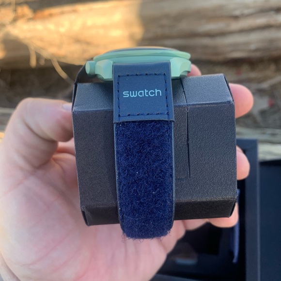 New Omega x Swatch Mission On Earth 🌎 MoonSwatch Mission To Earth With All Docs - Picture 5 of 8